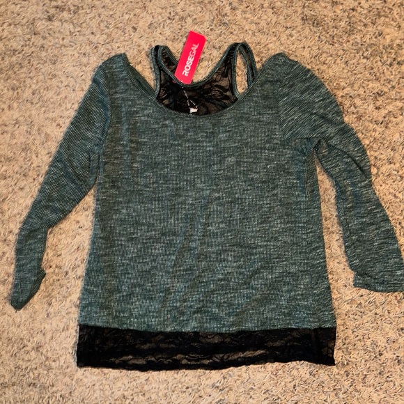 Rosegal Cold Shoulder Top - Picture 2 of 3